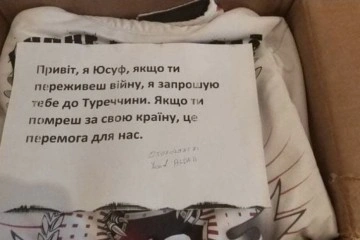 Ukrayna Büyükelçiliği'ne gönderilen yardım kutusundan çıkan mesaj duygulandırdı