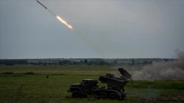 Ukrayna, ülkenin güneyinde Rus güçlerine üzerine atak başlatıldığını duyurdu