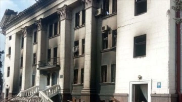 Ukrayna'da 400 ferdin sığındığı temaşa binası bombalandı
