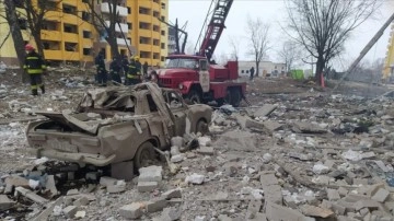 Ukrayna’da bombalanan yatakhane enkazından 3'ü bebek 5 bireyin ölü bedeni çıkarıldı