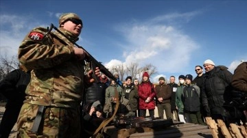Ukrayna'da harp olasılığına üzerine sivillere 'temel savunma eğitimi' verildi
