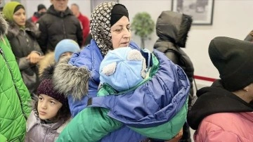 Ukrayna'dan mevrut Ahıska Türkleri harpte bıraktıkları evlatları düşüncesince yaş döktü