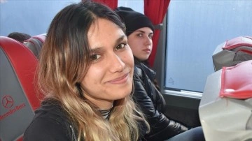Ukrayna'dan tahliye edilen Türk öğrenciler, yurda devir amacında AA'ya konuştu