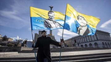Ukraynalı Babich, hamle tehdidine karşın Kiev meydanında iş tutuyor