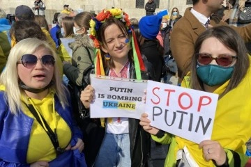 Ukraynalılar, Beyazıt Meydanı’nda toplanarak protesto gösterisi yaptı