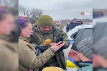 Ukraynalıların şefkati Rus askerini gözyaşlarına boğdu