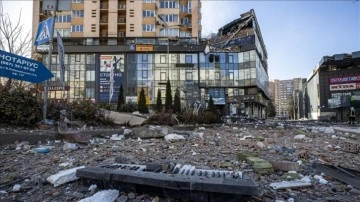 Ukrayna'nın başkenti Kiev'de sivillerin yaşamış olduğu birlikte apartman vuruldu