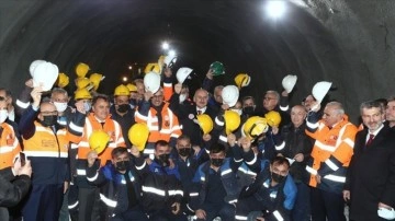 Ulaştırma ve Altyapı Bakanı Karaismailoğlu, Yeni Zigana Tüneli enerji müşahede törenine katıldı