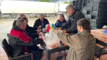 Ülkelerine dönemeyen Ukraynalı tır şoförleri, Antalya'da mihman ediliyor