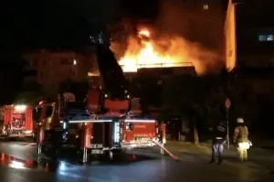 Ümraniye’de korkutan restoran yangını