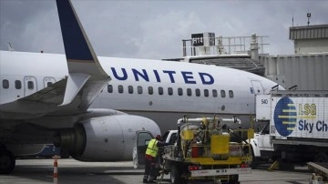 United Airlines, ABD'de aşılanmayı reddeden 600'e benzeyen çalışanını işten çıkartıyor