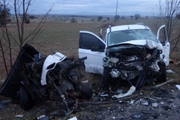 Uşak’ta feci kaza: Araç ikiye bölündü, yola savrulan sürücü hayatını kaybetti