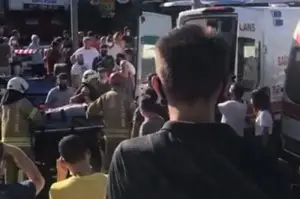 Üsküdar’da refüje çarpan otomobil takla attı: 1 yaralı