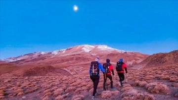 Vanlı dağcılar Süphan ve Nemrut dağlarında şahika yaptı