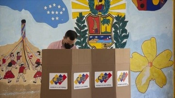 Venezuela'daki bölgesel ve yerel seçimlerde erk partisi 23 eyaletten 20'sinde kazandı