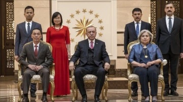 Vietnam'ın Ankara Büyükelçisi Do Son Hai, Cumhurbaşkanı Erdoğan'a güvenlik mektubu sundu