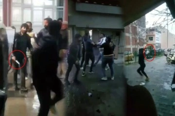 Yabancı uyruklu iki grubun sopa, şemsiye ve bıçaklı kavgası kamerada