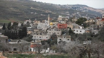 Yasa dışı yerleşimlerle kuşatılmış "ateş hattındaki" Filistin beldesi: Burin