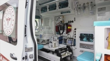 Yenidoğan ambulanslarıyla 20 bin bebek yaşama tutundu