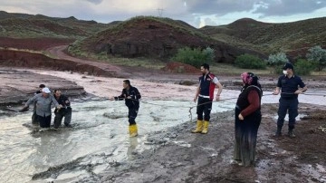 Yozgat'ta sağanak ve sel zımnında arazide mahsur küsurat 9 insan kurtarıldı