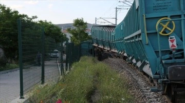 Yozgat'ta yük treninin vagonunun devrilmesi zımnında Ankara-Kayseri demir hat ulaşıma kapandı