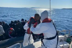 Yunanistan ittiği mültecileri Türk sahil güvenlik ekipleri kurtardı