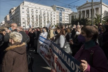 Yunanistan'da sağlık mensupları ek tahsisat isteğiyle eylem yaptı