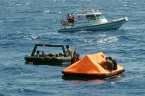 Yunanlıların Türk karasularına bıraktığı 32 göçmen kurtarıldı